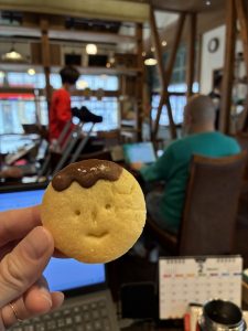 経理デスクより