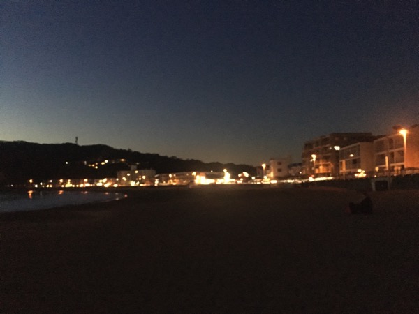 夜の逗子海岸
