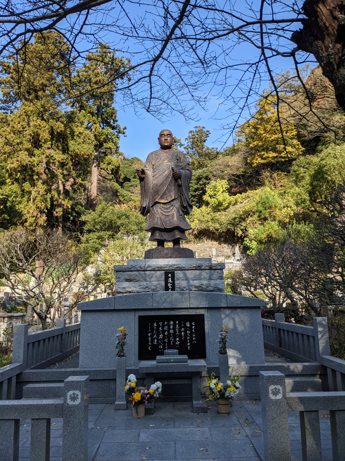 妙本寺　日蓮像