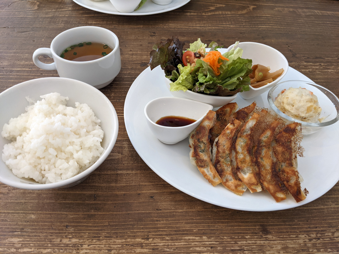 「鎌倉餃子 UMINECO」のW餃子ランチ