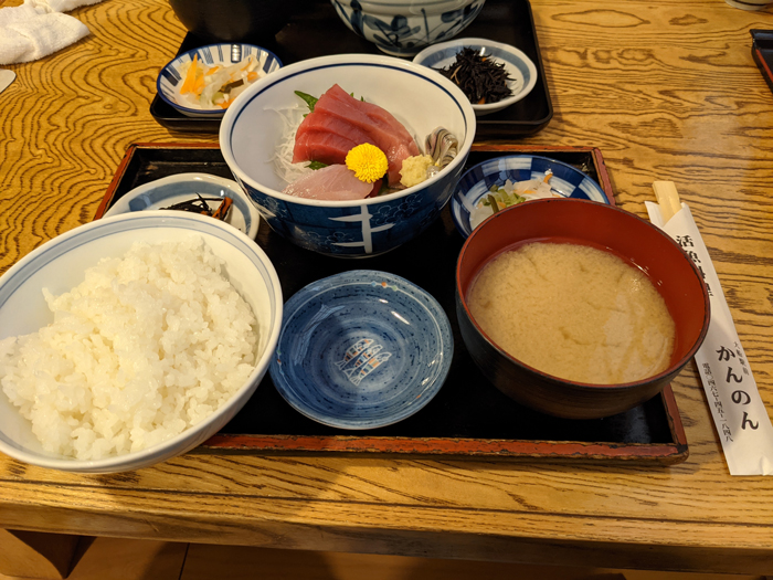 観音食堂の刺身定食 – 大船