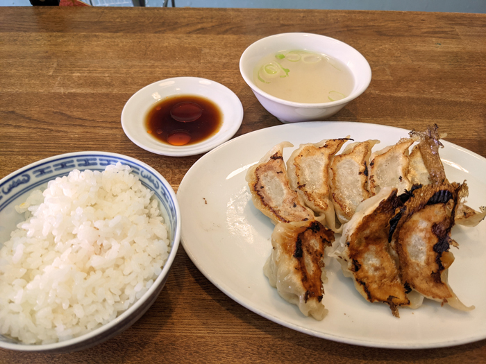 山本餃子の焼餃子定食 – 御成町