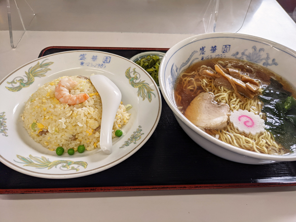 盛華園のラーメンと半チャーハン – 極楽寺　