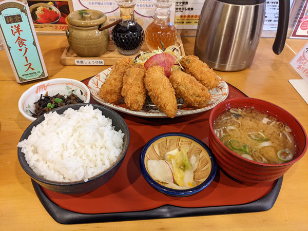 「定食屋しゃもじ」のカキフライ定食