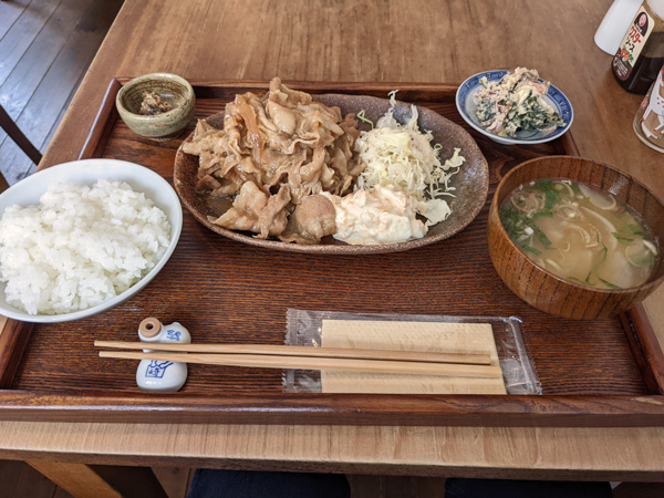 タロウの生姜焼き定食 – 御成町