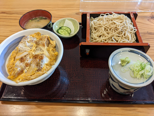 そば処「土手」のもりそばとカツ丼 – 材木座