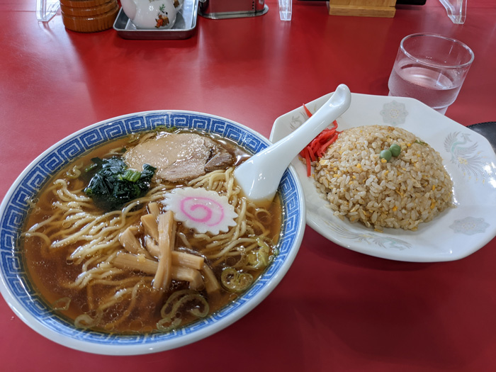 「はぶか」のラーメン＆半チャーハン – 大町