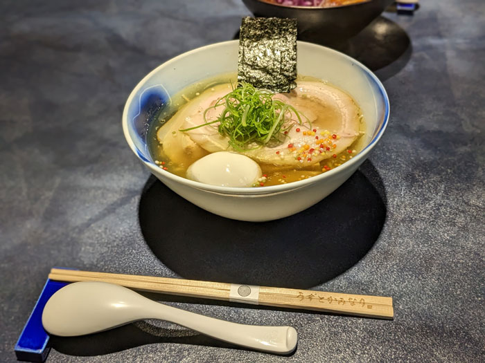 「うずとかみなり」の塩ラーメン – 本鵠沼駅