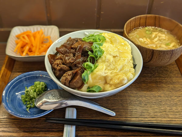 筍の特製親子丼 – 御成町