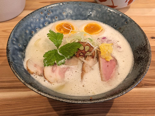 鶏そばと担々麺 一石二鶏 - 湘南台