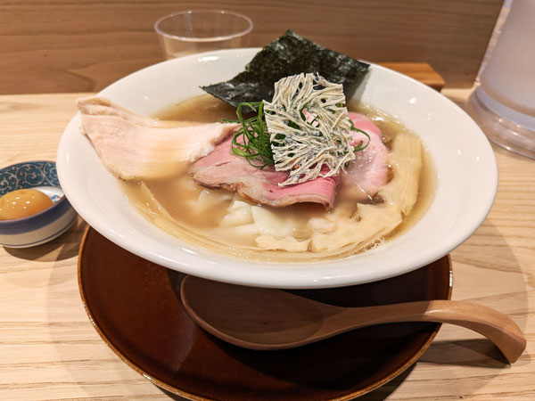 麺吾郎の塩ラーメン（全部乗せ）- 小町