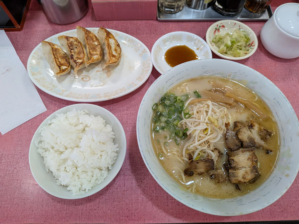 鶴乃家ラーメン