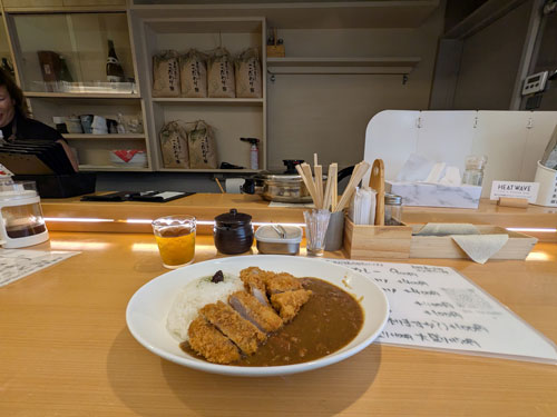 昼豚 CURRY HILTON