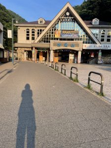 からの、