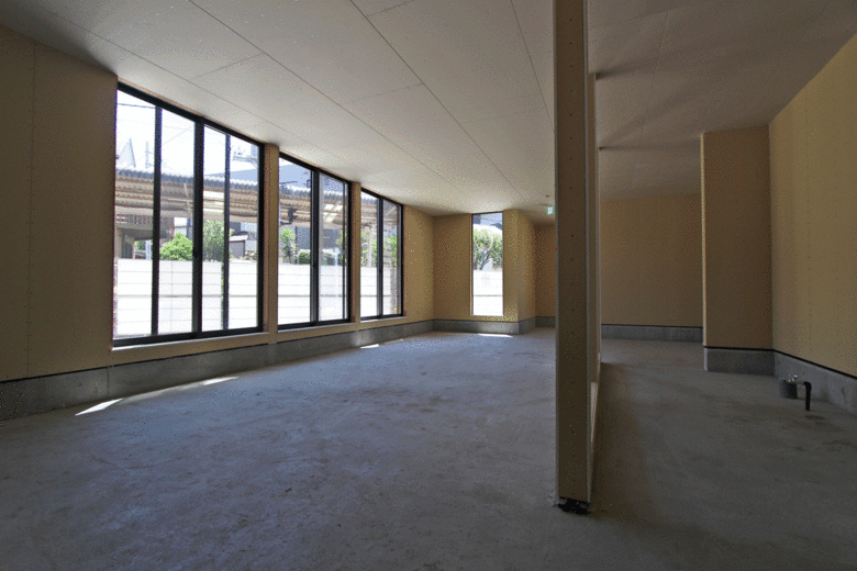 江ノ電ホーム目の前の店【店舗・飲食店可】