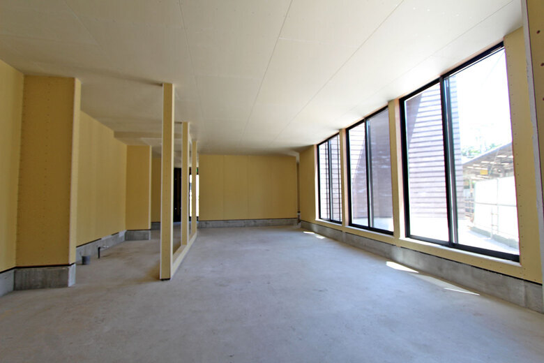 江ノ電ホーム目の前の店【店舗・飲食店可】