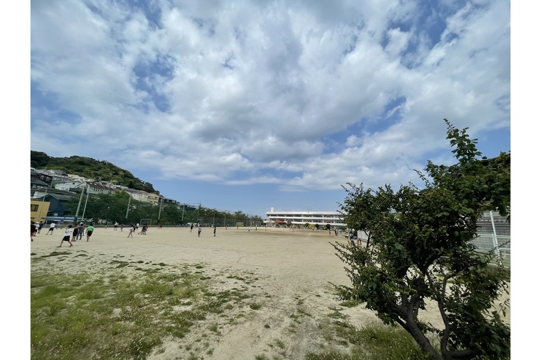 海を望む　お家にも　お店にも【葉山　土地】