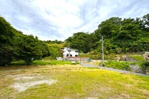 〈価格変更〉大草原に一軒家　～緑の木々に囲まれる【戸建】