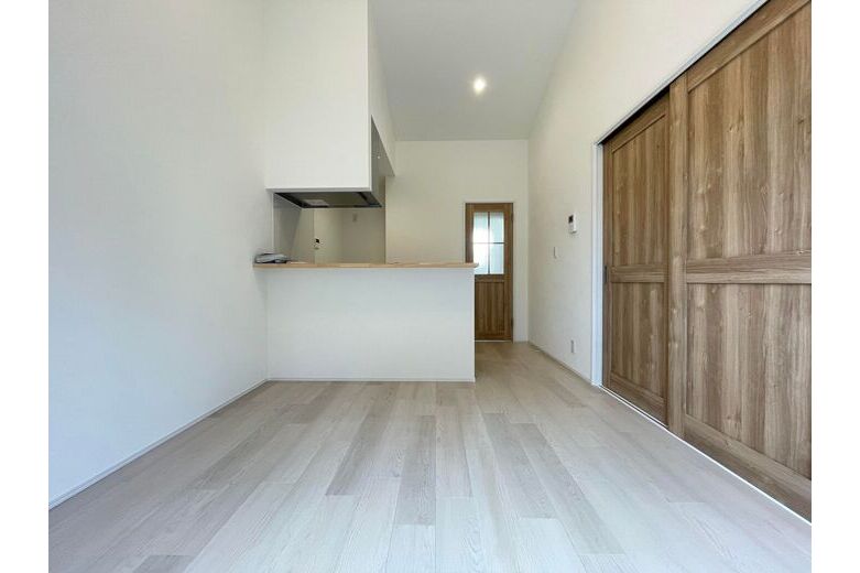 海と、猫と、グリーンモンスター【アパート】