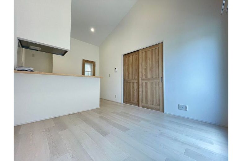 海と、猫と、グリーンモンスター【アパート】