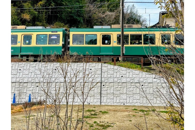Prime Location Overlooking the Enoden Railway 【Land for Sale】