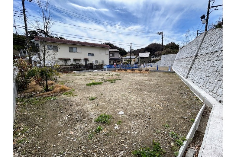 Prime Location Overlooking the Enoden Railway 【Land for Sale】