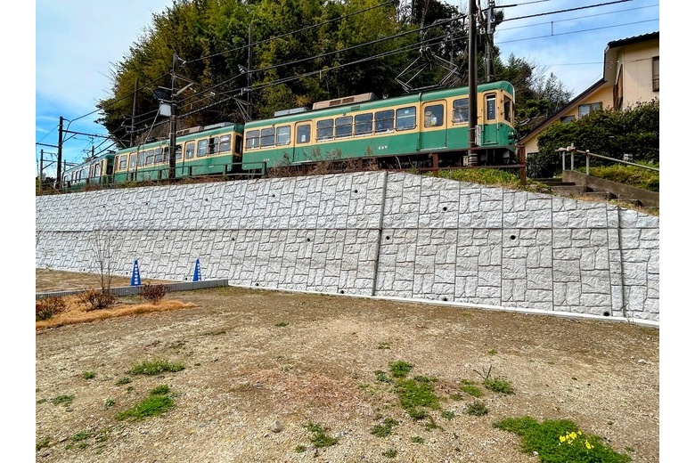 Prime Location Overlooking the Enoden Railway 【Land for Sale】