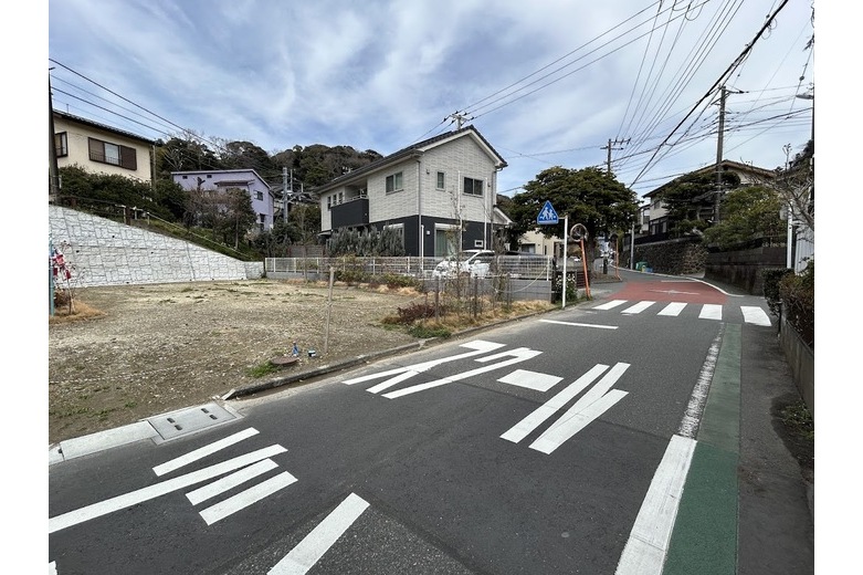Prime Location Overlooking the Enoden Railway 【Land for Sale】