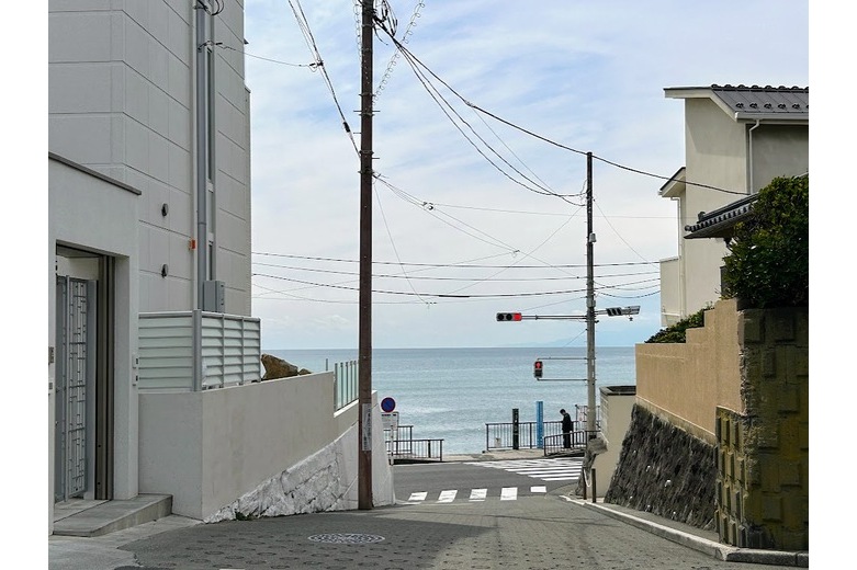 Prime Location Overlooking the Enoden Railway 【Land for Sale】