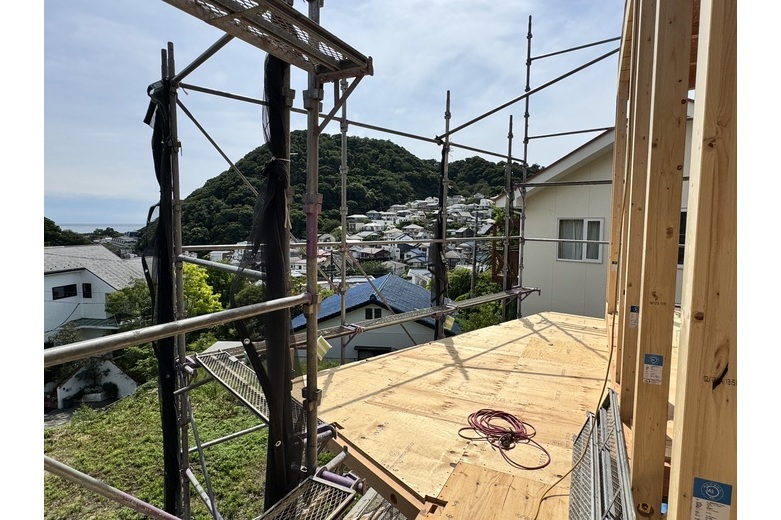 木に囲まれて！海を眺めて！もう。葉山移住しかない！【戸建】