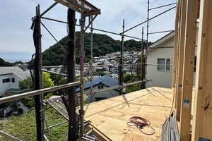 木に囲まれて！海を眺めて！もう。葉山移住しかない！【戸建】