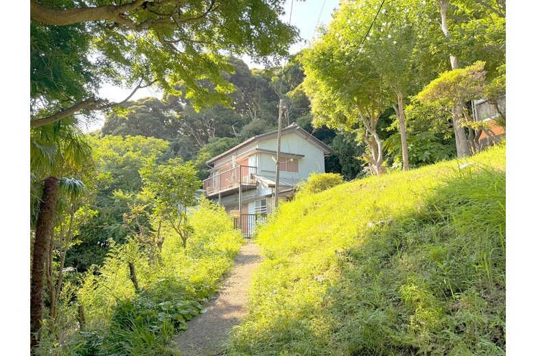 緑のトンネルの先に【戸建】