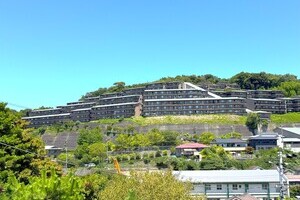 山の上にそびえる天空の街【マンション】