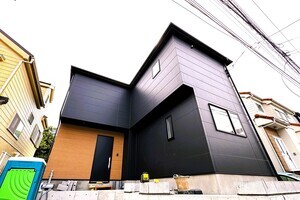 太陽と緑がフル装備【新築戸建　(建築工事中）】