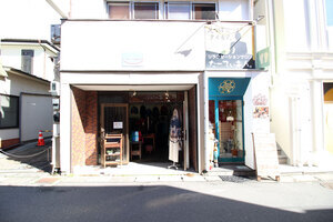 キャラウェイの斜向かい【店舗】