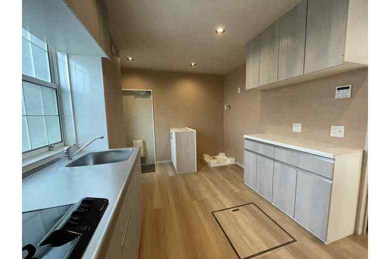 apartment 材木座5丁目　ウィスタリア材木座　1階