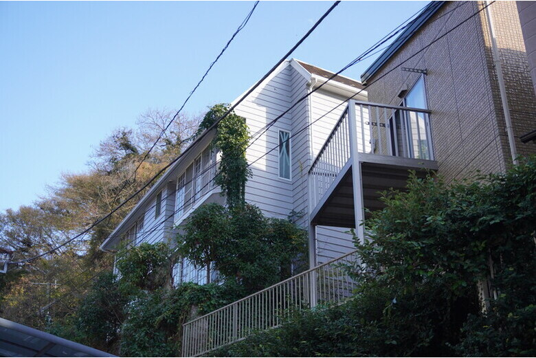 森の静寂を纏う。大町白亜のヴィンテージ・ベース〈戸建〉