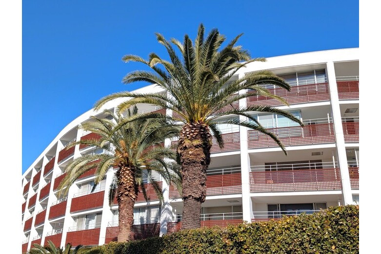 apartment 小坪5丁目 逗子マリーナ8号棟