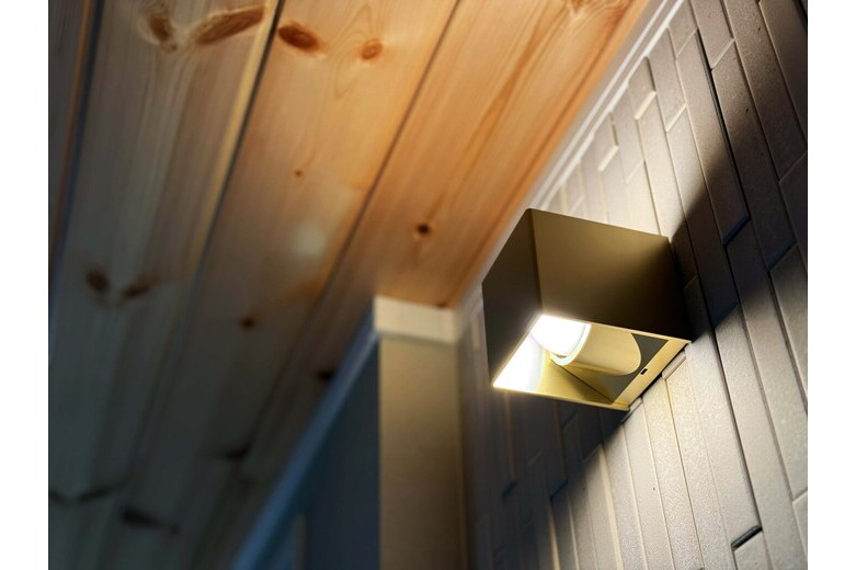 桜の木の上で【新築】